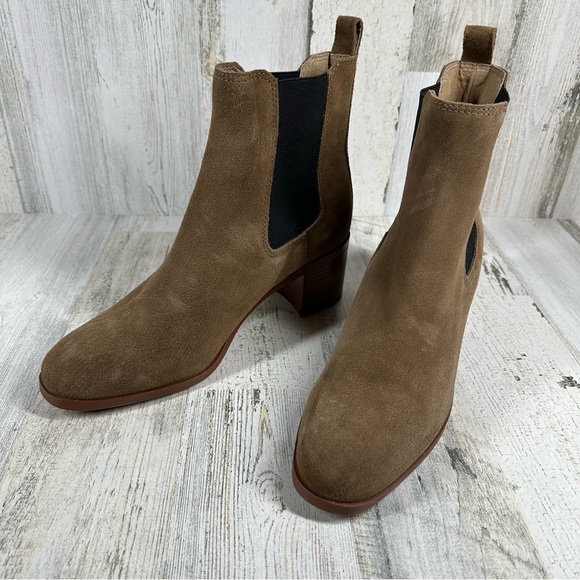 NEW Steve Madden Rhiannon Chelsea Tan Suede Block Heel Ankle Boots #370 - Picture 2 of 12